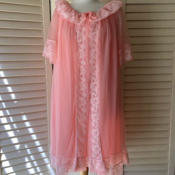 1960's Berkliff Peach Chiffon Peignoir Set - Picture 2 of 15